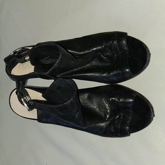 Vince Camuto black leather open toed sandals - Picture 1 of 9